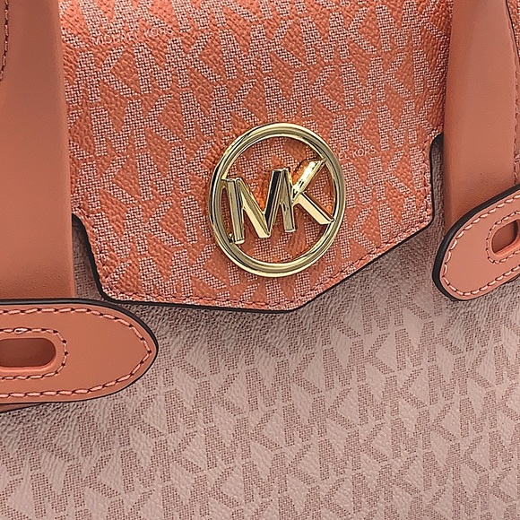 MICHAEL KORS
Carmen Medium Color-Block Logo Satchel color Sherbert Multi - Picture 13 of 16